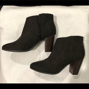 Old Navy Black Booties